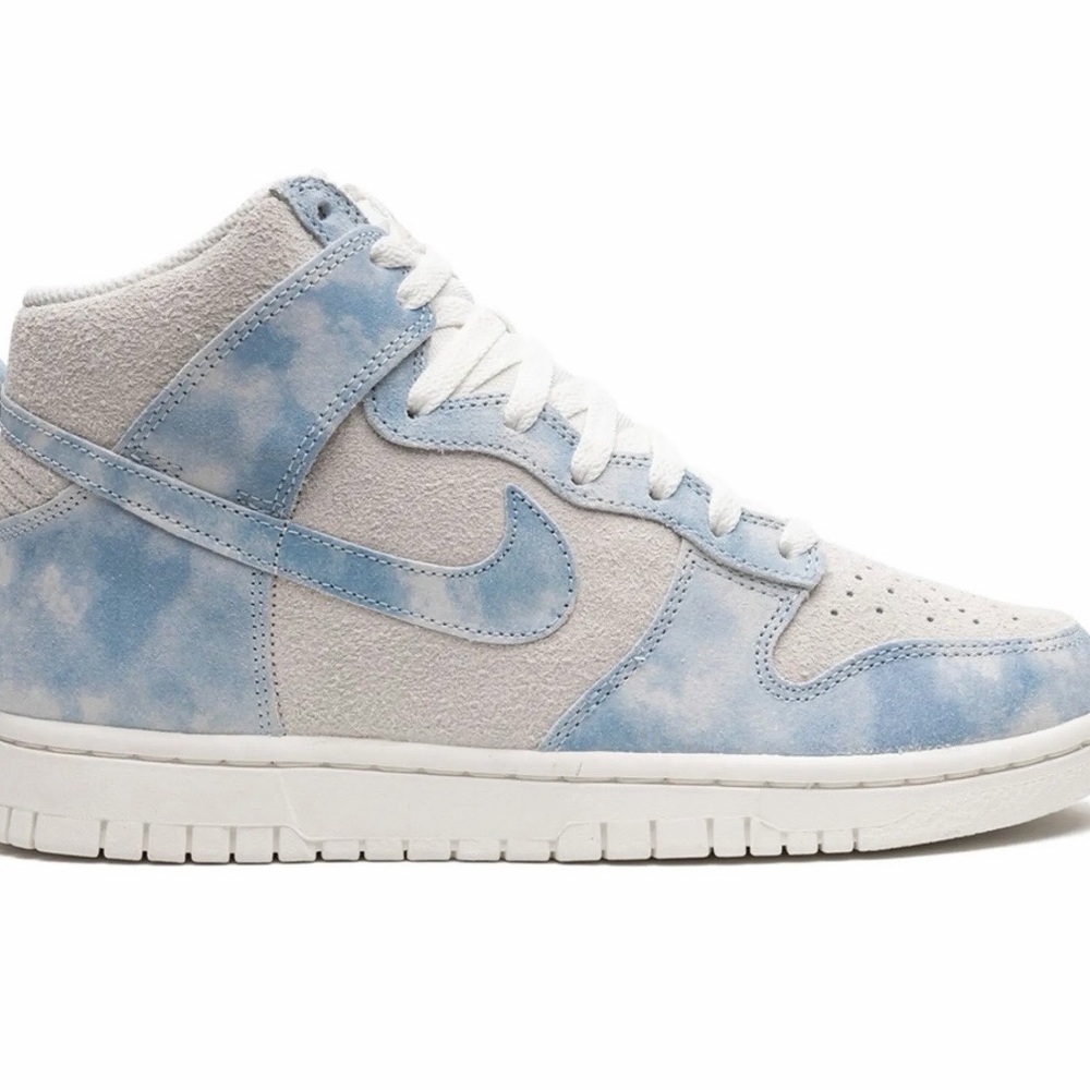 Nike Dunk High SE Women's Sneakers in Blue and White
